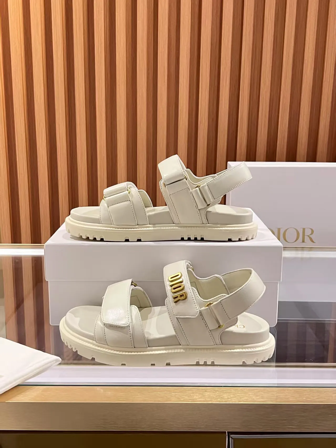 👟👟Ex-factory price 480👟👟 Dior classic popular sandals Step into the fashion territory of Dior slippers and encounter the ultimate fusion of elegance and comfort. The upper is engraved with the Christian Dior Paris logo using exquisite embroidery technology. The delicate stitching tells the brand's profound heritage and is fully recognizable.   Made of high-quality materials, it feels soft and fits your feet, as if it is a gentle care tailor-made for your feet. The sole is carefully designed and engraved with Christian Dior's lucky star symbol. It is not only a beautiful embellishment, but also provides reliable grip, making every step steady and secure.   It has a simple design and is easy to put on and take off. Whether it is a lazy weekend or a pleasant vacation, it can be easily adapted. Whether paired with casual shorts, casual jeans, or an elegant dress, Dior slippers can instantly enhance the overall style and show a casual fashion attitude.   Dior slippers, in the name of fashion, inject luxurious charm into your life and accompany you with every step you take with confidence and elegance. Material: Fine genuine cowhide upper, outsole, TPR, non-slip and wear-resistant, code number: 35-41 (42 customized)